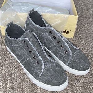 Women’s slip on shoes-NEW